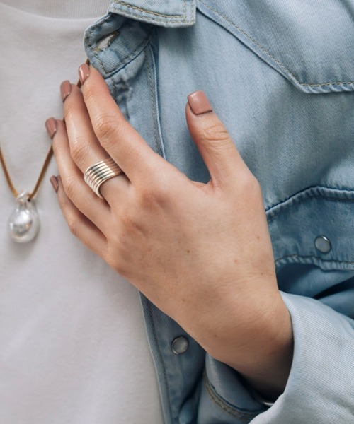 Nothing And Others（ナッシングアンドアザーズ）の「「Nothing And Others/ナッシングアンドアザーズ」Parallel line Ring（リング・レディース・シルバー・FREE）」の3枚目の写真