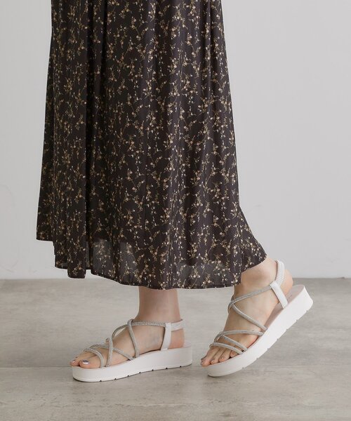 grove(グローブ)の「【新色追加・人間工学】ワンタッチラインストーンストラップ厚底サンダル(サンダル・レディース・ホワイト/ブラック/ブラック×シルバー/ライトベージュ・S/M/L)」の10枚目の写真