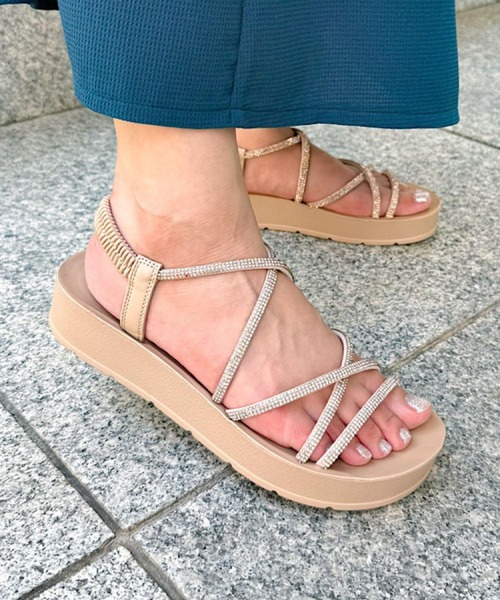 grove(グローブ)の「【新色追加・人間工学】ワンタッチラインストーンストラップ厚底サンダル(サンダル・レディース・ホワイト/ブラック/ブラック×シルバー/ライトベージュ・S/M/L)」の13枚目の写真