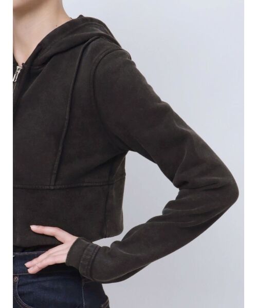 EMODA（エモダ）の「ショートレイヤードフーディー（Tシャツ