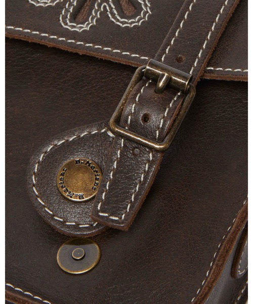 Dr. Martens（ドクターマーチン）の「Dr. Martens/ドクターマーチン 7 インチ サッチェル バッグ 40979200（ショルダーバッグ・メンズ・ブラウン・FREE）」の4枚目の写真