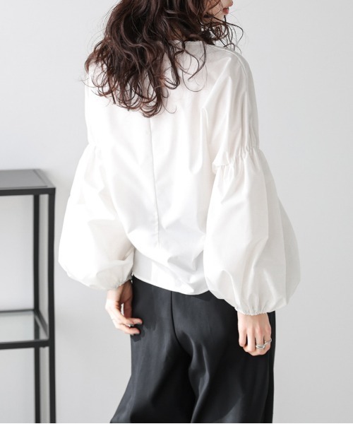 La-gemme(ラジェム)の「ボリュームスリーブブラウス(シャツ/ブラウス・レディース・ブラック/ホワイト・フリー)」の17枚目の写真
