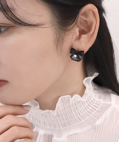 blackdia ocean（ブラックダイヤオーシャン）の「blackdia ocean スクエアストーンリボンピアス/イヤリング 両耳（ピアス（両耳用）・レディース・ブラック/ブラック系その他・FREE）」の2枚目の写真