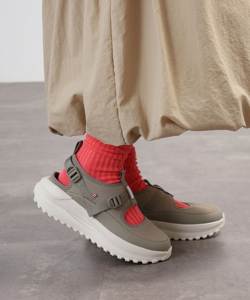 HUNTER(ハンター)の「HUNTER ユニセックス トラベル フロー サンダル(サンダル・レディース・ブラック/ホワイト×グリーン/オフホワイト・24cm/23cm/25cm)」の14枚目の写真