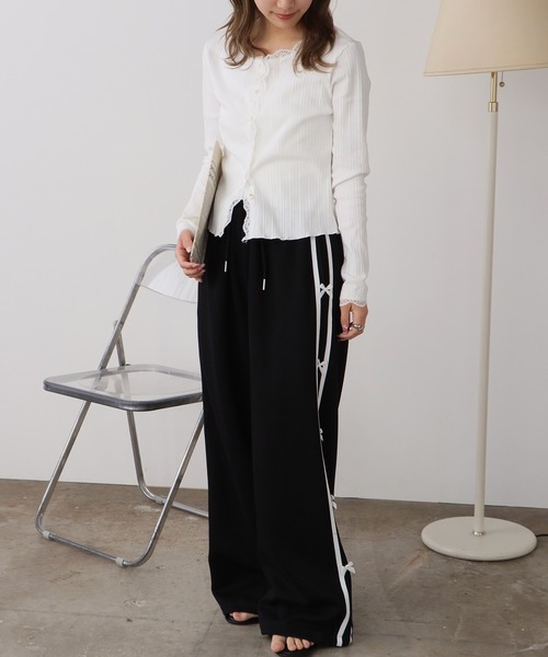 ROOPTOKYO(ループトウキョウ)の「2WAYLace Cropped Top/レースモチーフ クロップドトップス 秋物 秋服 2026年秋冬(アンサンブル・レディース・ブラック/ホワイト/グレー/ベージュ・FREE)」の1枚目の写真