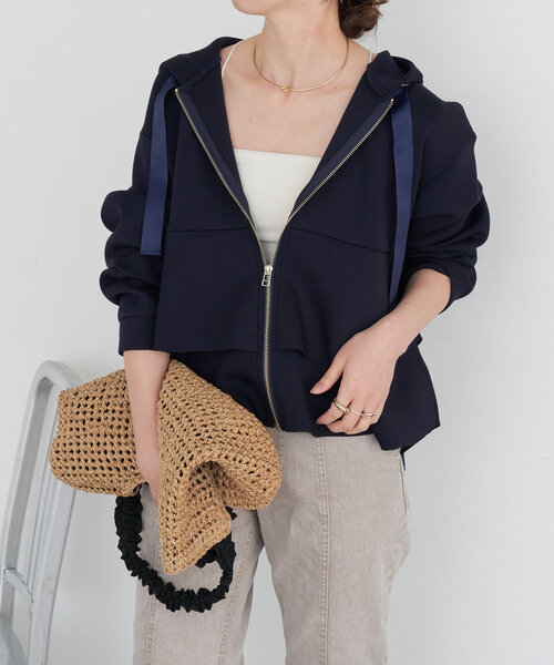 Jena espace merveilleux（ジェナ　エスパスメルヴェイユ）の「フリル切替パーカー（パーカー・レディース・グレー/ネイビー・FREE）」の2枚目の写真