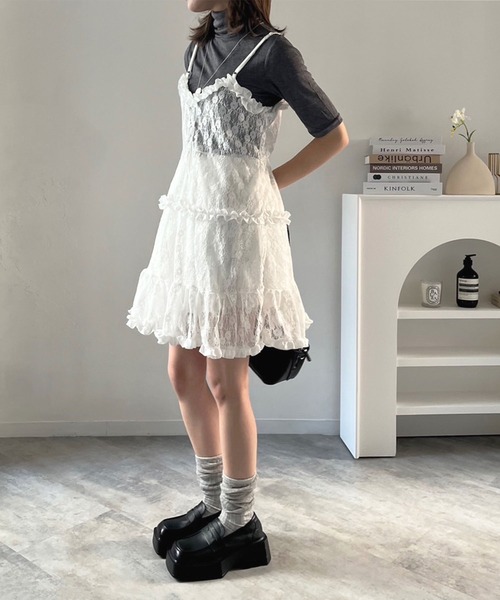 Jewelobe（ジュエローブ）の「フリル×レースビスチェディテールキャミチュニック（キャミソール・レディース・ブラック/ホワイト・FREE）」の11枚目の写真