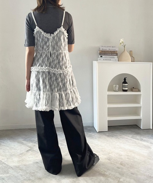 Jewelobe（ジュエローブ）の「フリル×レースビスチェディテールキャミチュニック（キャミソール・レディース・ブラック/ホワイト・FREE）」の14枚目の写真