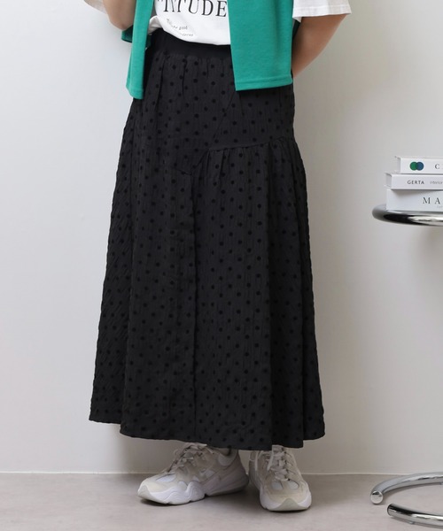Anna Nicola(アンナニコラ)の「Anna Nicola フロッキードット切替ロングスカート(スカート・レディース・オフホワイト/ブラック/キャメル・38)」の2枚目の写真