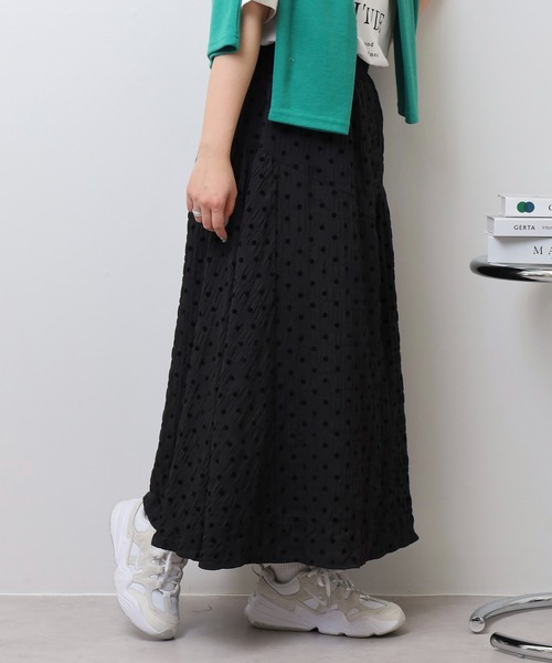 Anna Nicola(アンナニコラ)の「Anna Nicola フロッキードット切替ロングスカート(スカート・レディース・オフホワイト/ブラック/キャメル・38)」の9枚目の写真