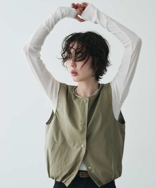 Trish(トリッシュ)の「ビーガンレザーバルーンベスト(ベスト・レディース・アイボリー/ベージュ・MEDIUM)」の13枚目の写真