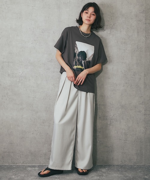 ANOTHER S（アナザーエス）の「綿天竺モノクロフォトプリントTシャツ（Tシャツ/カットソー・レディース・チャコールグレー/ブラック/オフホワイト・FREE）」の17枚目の写真