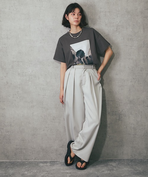 ANOTHER S（アナザーエス）の「綿天竺モノクロフォトプリントTシャツ（Tシャツ/カットソー・レディース・チャコールグレー/ブラック/オフホワイト・FREE）」の11枚目の写真