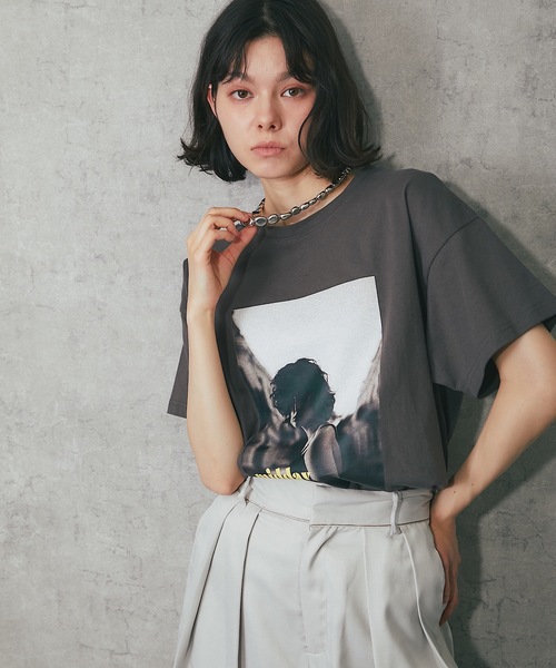 ANOTHER S（アナザーエス）の「綿天竺モノクロフォトプリントTシャツ（Tシャツ/カットソー・レディース・チャコールグレー/ブラック/オフホワイト・FREE）」の18枚目の写真