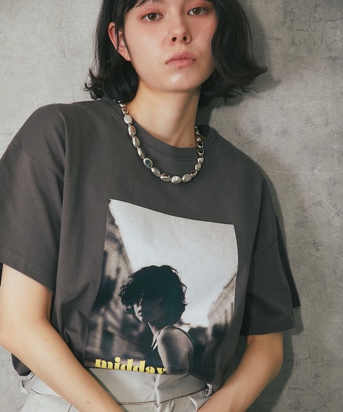ANOTHER S（アナザーエス）の「綿天竺モノクロフォトプリントTシャツ（Tシャツ/カットソー・レディース・チャコールグレー/ブラック/オフホワイト・FREE）」の4枚目の写真