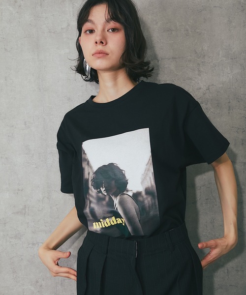 ANOTHER S（アナザーエス）の「綿天竺モノクロフォトプリントTシャツ（Tシャツ/カットソー・レディース・チャコールグレー/ブラック/オフホワイト・FREE）」の9枚目の写真