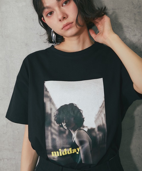 ANOTHER S（アナザーエス）の「綿天竺モノクロフォトプリントTシャツ（Tシャツ/カットソー・レディース・チャコールグレー/ブラック/オフホワイト・FREE）」の6枚目の写真