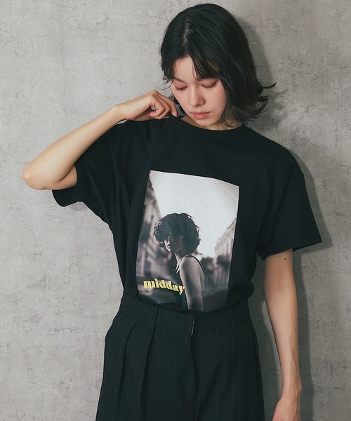ANOTHER S（アナザーエス）の「綿天竺モノクロフォトプリントTシャツ（Tシャツ/カットソー・レディース・チャコールグレー/ブラック/オフホワイト・FREE）」の7枚目の写真