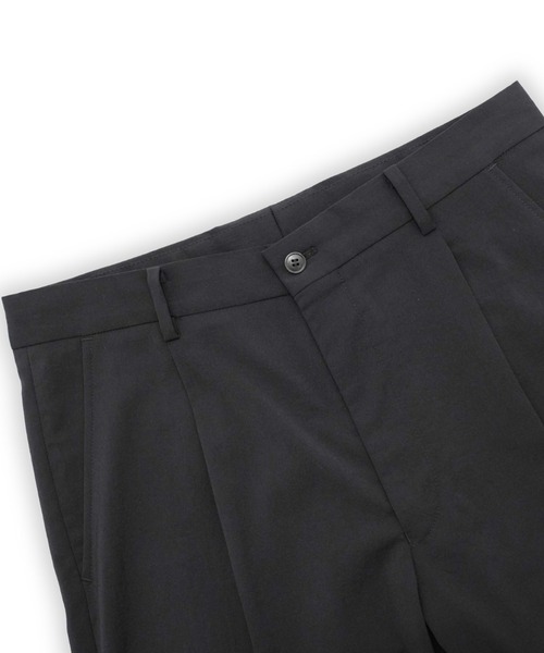 yoko sakamoto(ヨーコサカモト)の「【YOKO SAKAMOTO】 ONE PLEATED TROUSERS(スラックス・メンズ・ブラック・MEDIUM/SMALL)」の2枚目の写真