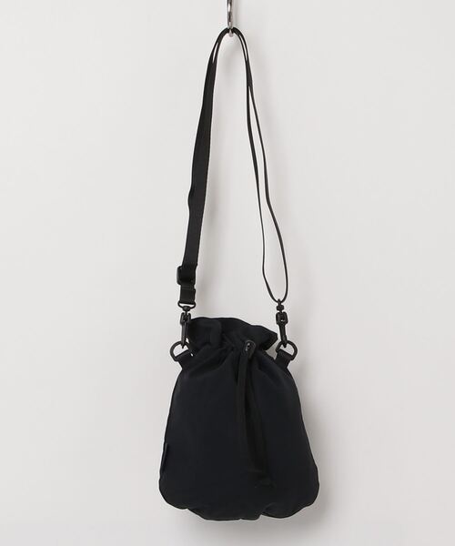 MAISON mou(メゾンムー)の「【SiiLo/シーロ】CRUMPLE 巾着ショルダー(ショルダーバッグ・レディース・ダークグレー/ベージュ/パープル/ブラック・FREE)」の2枚目の写真