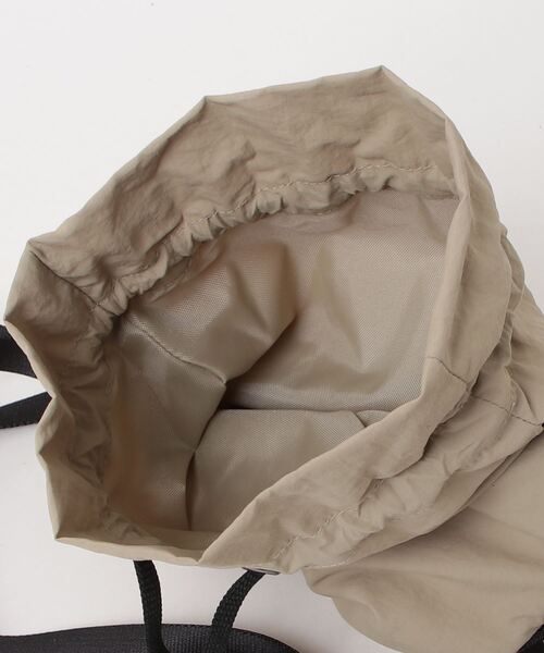 MAISON mou(メゾンムー)の「【SiiLo/シーロ】CRUMPLE 巾着ショルダー(ショルダーバッグ・レディース・ダークグレー/ベージュ/パープル/ブラック・FREE)」の7枚目の写真