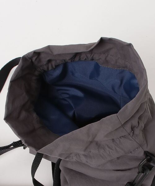 MAISON mou(メゾンムー)の「【SiiLo/シーロ】CRUMPLE 巾着ショルダー(ショルダーバッグ・レディース・ダークグレー/ベージュ/パープル/ブラック・FREE)」の8枚目の写真