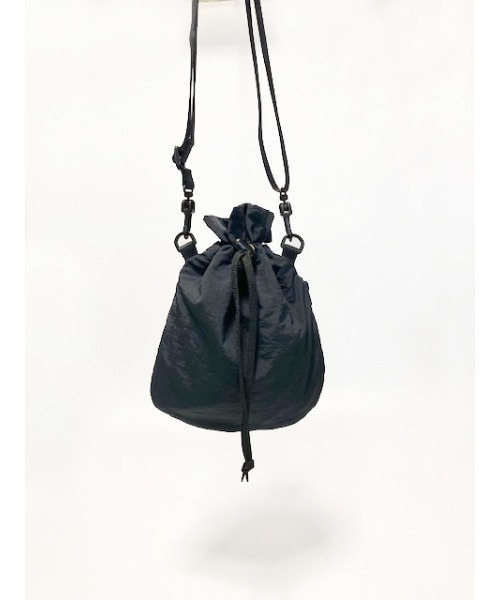 MAISON mou(メゾンムー)の「【SiiLo/シーロ】CRUMPLE 巾着ショルダー(ショルダーバッグ・レディース・ダークグレー/ベージュ/パープル/ブラック・FREE)」の15枚目の写真