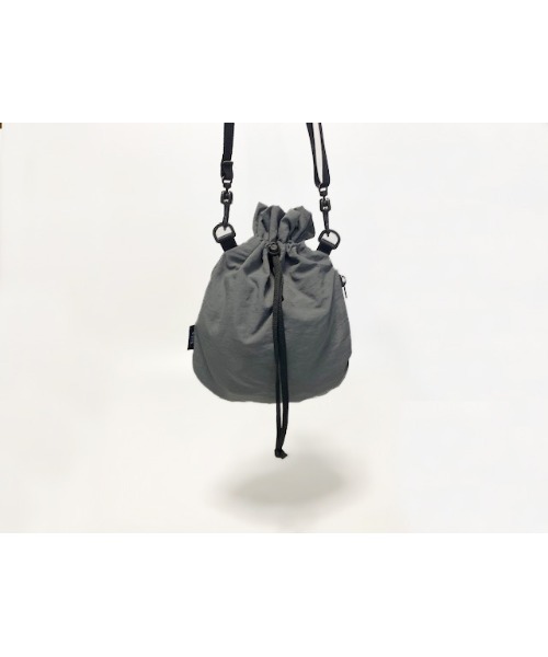 MAISON mou(メゾンムー)の「【SiiLo/シーロ】CRUMPLE 巾着ショルダー(ショルダーバッグ・レディース・ダークグレー/ベージュ/パープル/ブラック・FREE)」の16枚目の写真