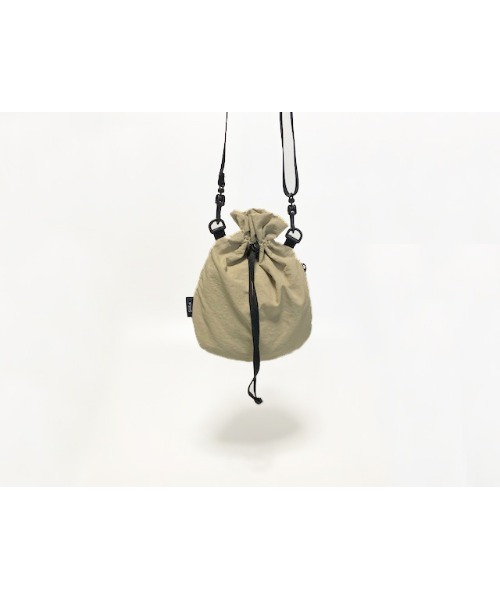 MAISON mou(メゾンムー)の「【SiiLo/シーロ】CRUMPLE 巾着ショルダー(ショルダーバッグ・レディース・ダークグレー/ベージュ/パープル/ブラック・FREE)」の18枚目の写真