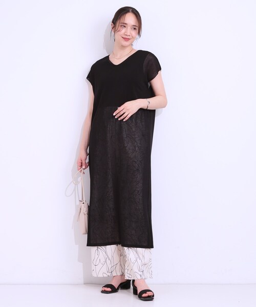 SHOO・LA・RUE（シューラルー）の「【洗える/S-LL】大人のシアーニットワンピース（ワンピース・レディース・ブラック/ベージュ/グリーン系・01/02/03/04）」の4枚目の写真