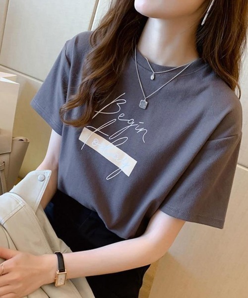 maison de LATIR（メゾンドラティール）の「大人かわいいロゴプリント白Tシャツ。 半袖で春夏もカジュアルに着られるロゴトップス（Tシャツ/カットソー・レディース・ホワイト/ブラック/グレー・ONESIZE）」の3枚目の写真