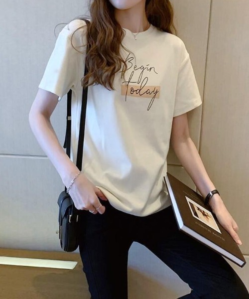 maison de LATIR（メゾンドラティール）の「大人かわいいロゴプリント白Tシャツ。 半袖で春夏もカジュアルに着られるロゴトップス（Tシャツ/カットソー・レディース・ホワイト/ブラック/グレー・ONESIZE）」の6枚目の写真