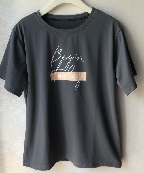 maison de LATIR（メゾンドラティール）の「大人かわいいロゴプリント白Tシャツ。 半袖で春夏もカジュアルに着られるロゴトップス（Tシャツ/カットソー・レディース・ホワイト/ブラック/グレー・ONESIZE）」の10枚目の写真