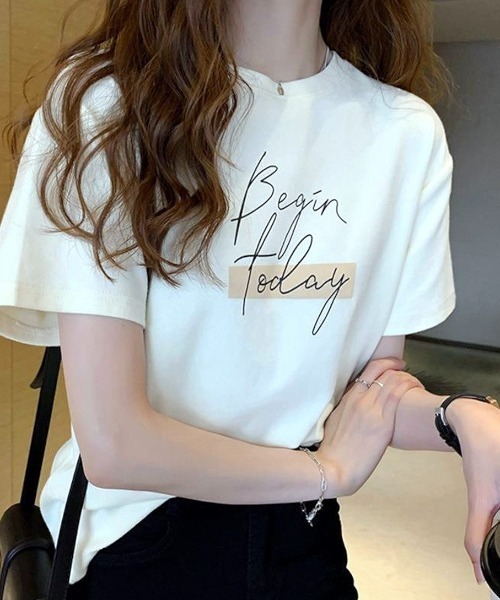 maison de LATIR（メゾンドラティール）の「大人かわいいロゴプリント白Tシャツ。 半袖で春夏もカジュアルに着られるロゴトップス（Tシャツ/カットソー・レディース・ホワイト/ブラック/グレー・ONESIZE）」の4枚目の写真