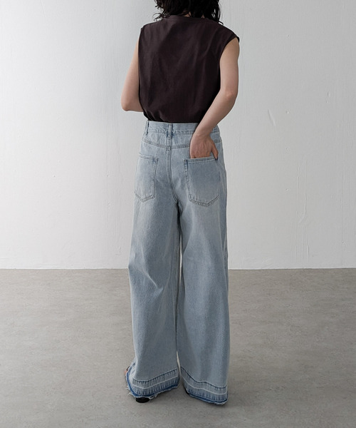 emesuelee(エメスーリー)の「ワイドバギーデニムパンツ 裾ダメージ加工 オーバーダイ(デニムパンツ・レディース・ライトブルー・フリー)」の7枚目の写真