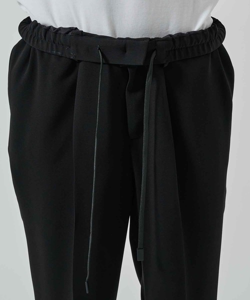STUDIOUS（ステュディオス）の「【STUDIOUS】ESSENTIAL TAPERED PANTS（スラックス・メンズ・チャコールグレー/ブラック・1/2）」の10枚目の写真
