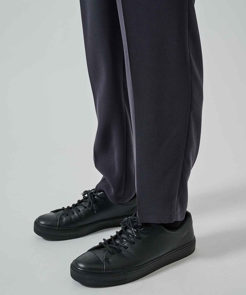 STUDIOUS（ステュディオス）の「【STUDIOUS】ESSENTIAL TAPERED PANTS（スラックス・メンズ・チャコールグレー/ブラック・1/2）」の6枚目の写真