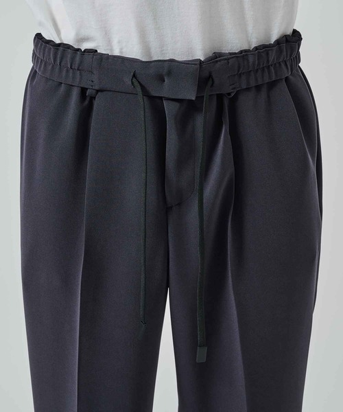 STUDIOUS（ステュディオス）の「【STUDIOUS】ESSENTIAL TAPERED PANTS（スラックス・メンズ・チャコールグレー/ブラック・1/2）」の5枚目の写真