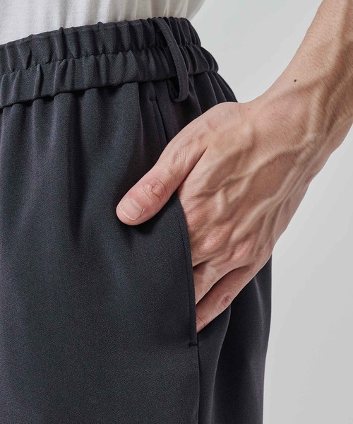 STUDIOUS（ステュディオス）の「【STUDIOUS】ESSENTIAL TAPERED PANTS（スラックス・メンズ・チャコールグレー/ブラック・1/2）」の3枚目の写真