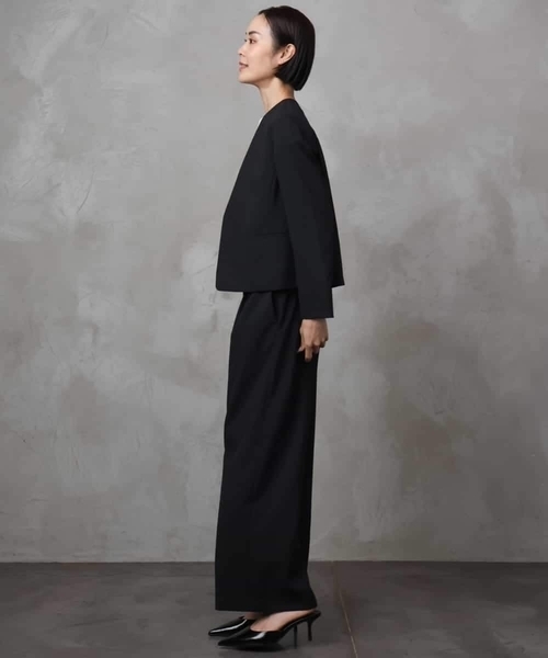 MICHEL KLEIN（ミッシェル・クラン）の「[機能性素材]ドライノーカラージャケット(セットアップ対応)（ノーカラージャケット・レディース・ブラック/ライトグレー・38）」の7枚目の写真