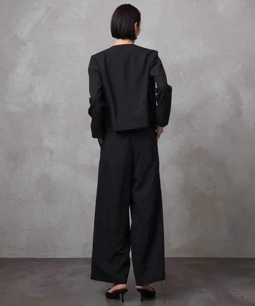 MICHEL KLEIN（ミッシェル・クラン）の「[機能性素材]ドライノーカラージャケット(セットアップ対応)（ノーカラージャケット・レディース・ブラック/ライトグレー・38）」の8枚目の写真