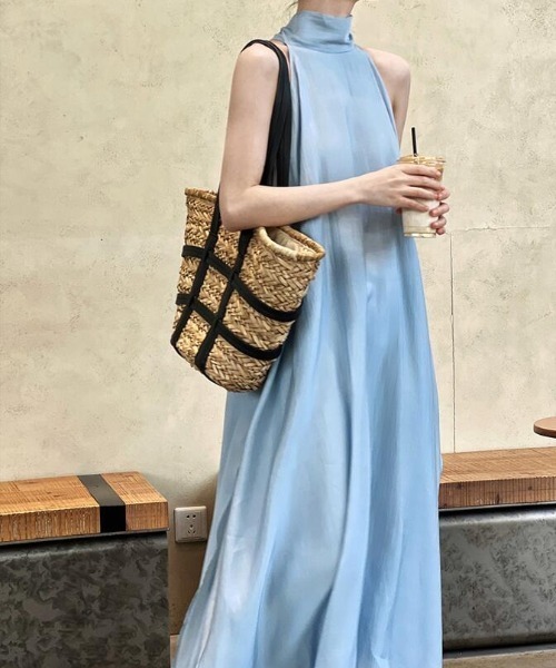 semplice(センプリチェ)の「ハイネック バックリボン ロングワンピース(ワンピース・レディース・ブルー/ベージュ・F)」の9枚目の写真