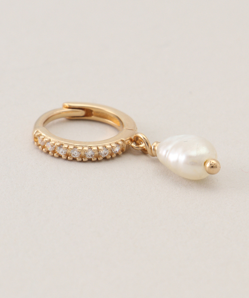 journal standard L'essage（ジャーナルスタンダードレサージュ）の「【NOUVEL AMOUR/ヌーベルアムール】MINI HOOPS PEARL(PAIR)：ピアス（両耳用）（ピアス（両耳用）・レディース・ゴールド・FREE）」の4枚目の写真