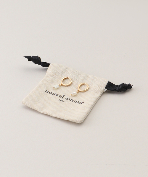 journal standard L'essage（ジャーナルスタンダードレサージュ）の「【NOUVEL AMOUR/ヌーベルアムール】MINI HOOPS PEARL(PAIR)：ピアス（両耳用）（ピアス（両耳用）・レディース・ゴールド・FREE）」の3枚目の写真