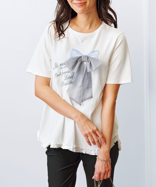 BELLUNA PLUS(ベルーナ)の「リボンモチーフ裾フリルプルオーバー(Tシャツ/カットソー・レディース・フューシャピンク/オフホワイト/ブラック/チャコール・X-LARGE/MEDIUM/LARGE)」の2枚目の写真