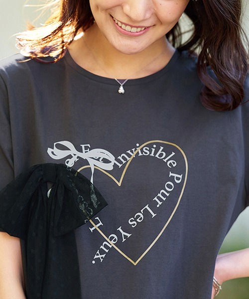 BELLUNA PLUS(ベルーナ)の「リボンモチーフ裾フリルプルオーバー(Tシャツ/カットソー・レディース・フューシャピンク/オフホワイト/ブラック/チャコール・X-LARGE/MEDIUM/LARGE)」の1枚目の写真