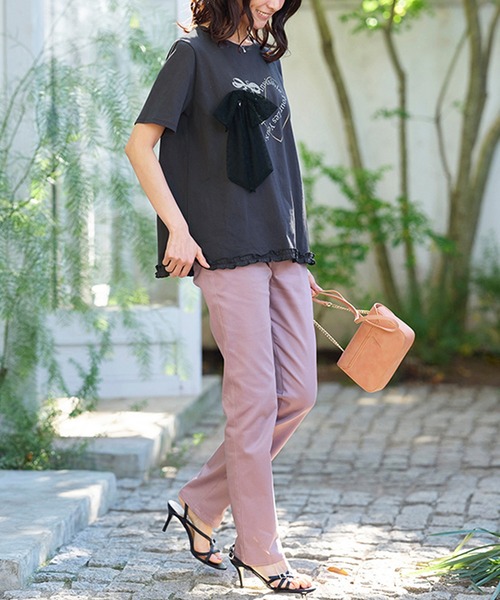 BELLUNA PLUS(ベルーナ)の「リボンモチーフ裾フリルプルオーバー(Tシャツ/カットソー・レディース・フューシャピンク/オフホワイト/ブラック/チャコール・X-LARGE/MEDIUM/LARGE)」の6枚目の写真