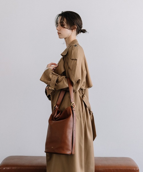 Beau're（ヴュレ）の「BEAURE Design Buckle Bucket ショルダー Bag（ショルダーバッグ・レディース・ブラウン/ブラック/ベージュ/アイボリー・FREE）」の9枚目の写真