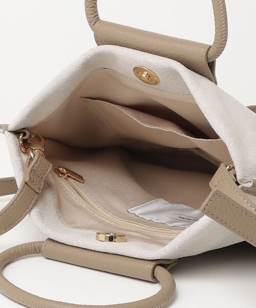 Beau're（ヴュレ）の「【BEAURE/ビュレ】Suede 2Way ショルダー Bag（ハンドバッグ・レディース・カーキ/ブラウン系その他/アイボリー・FREE）」の19枚目の写真