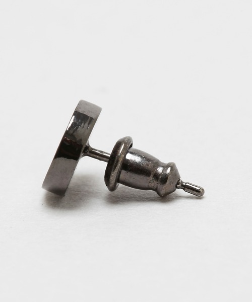 VANQUISH（ヴァンキッシュ）の「VANQUISH / ヴァンキッシュ ラウンドアイコンピアス（ピアス（片耳用）・メンズ・ゴールド/シルバー/ブラック・FREE）」の12枚目の写真